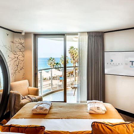 Daniel Herzliya Hotel Exteriér fotografie A room at the hotel