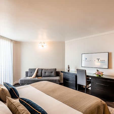 Daniel Herzliya Hotel Exteriér fotografie A room at the hotel
