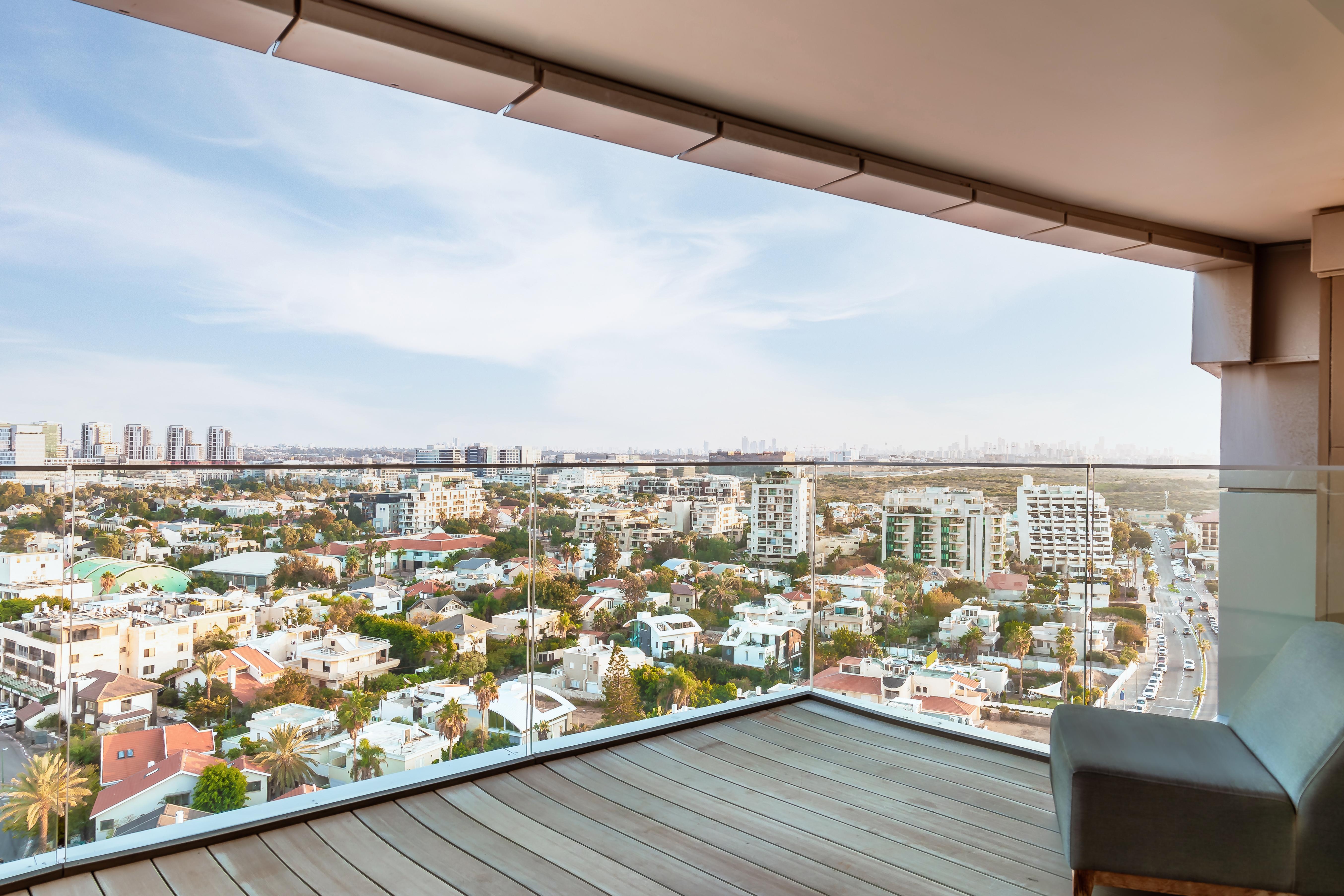Daniel Herzliya Hotel Exteriér fotografie View from the balcony of a penthouse apartment