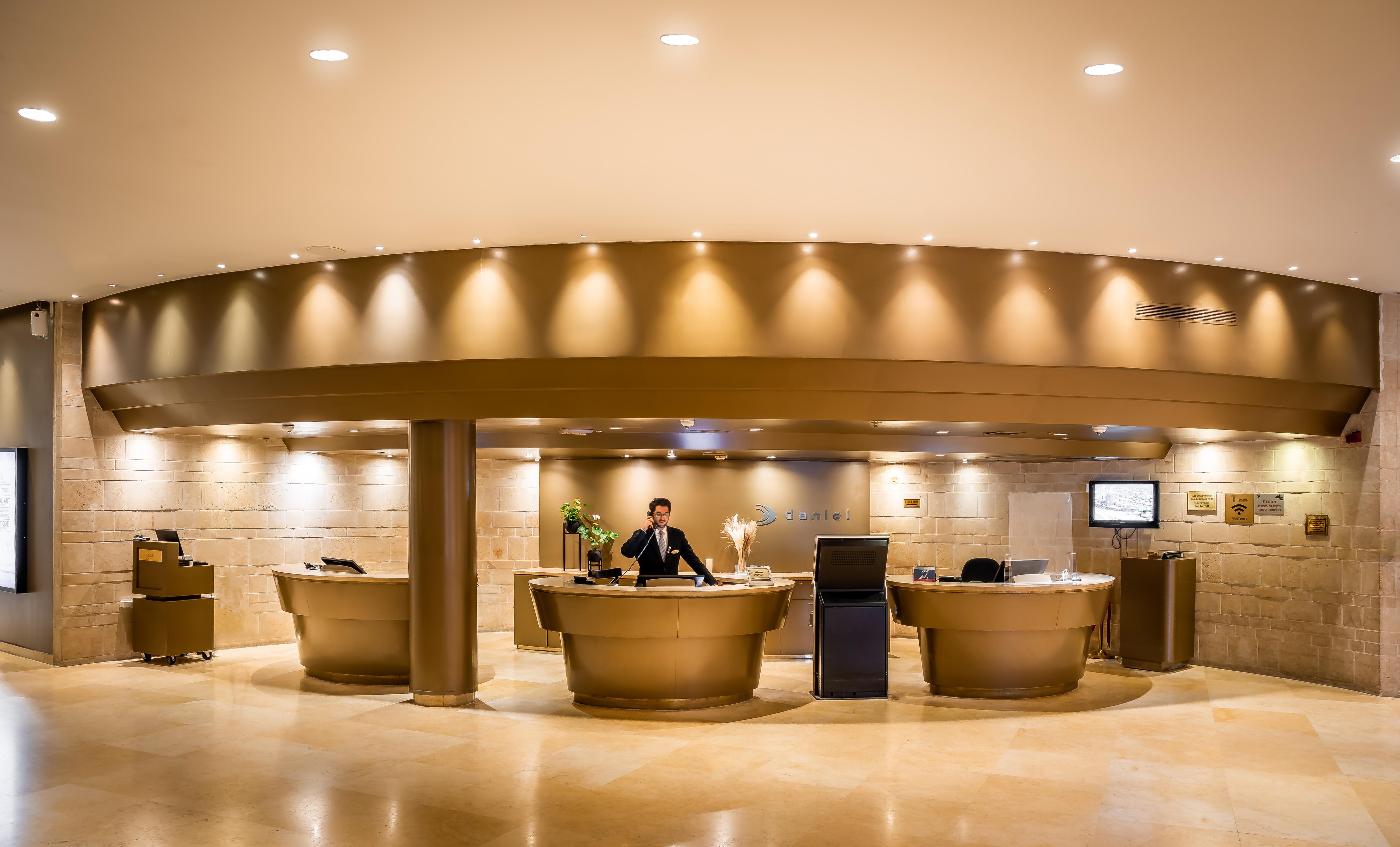 Daniel Herzliya Hotel Exteriér fotografie The lobby of the hotel