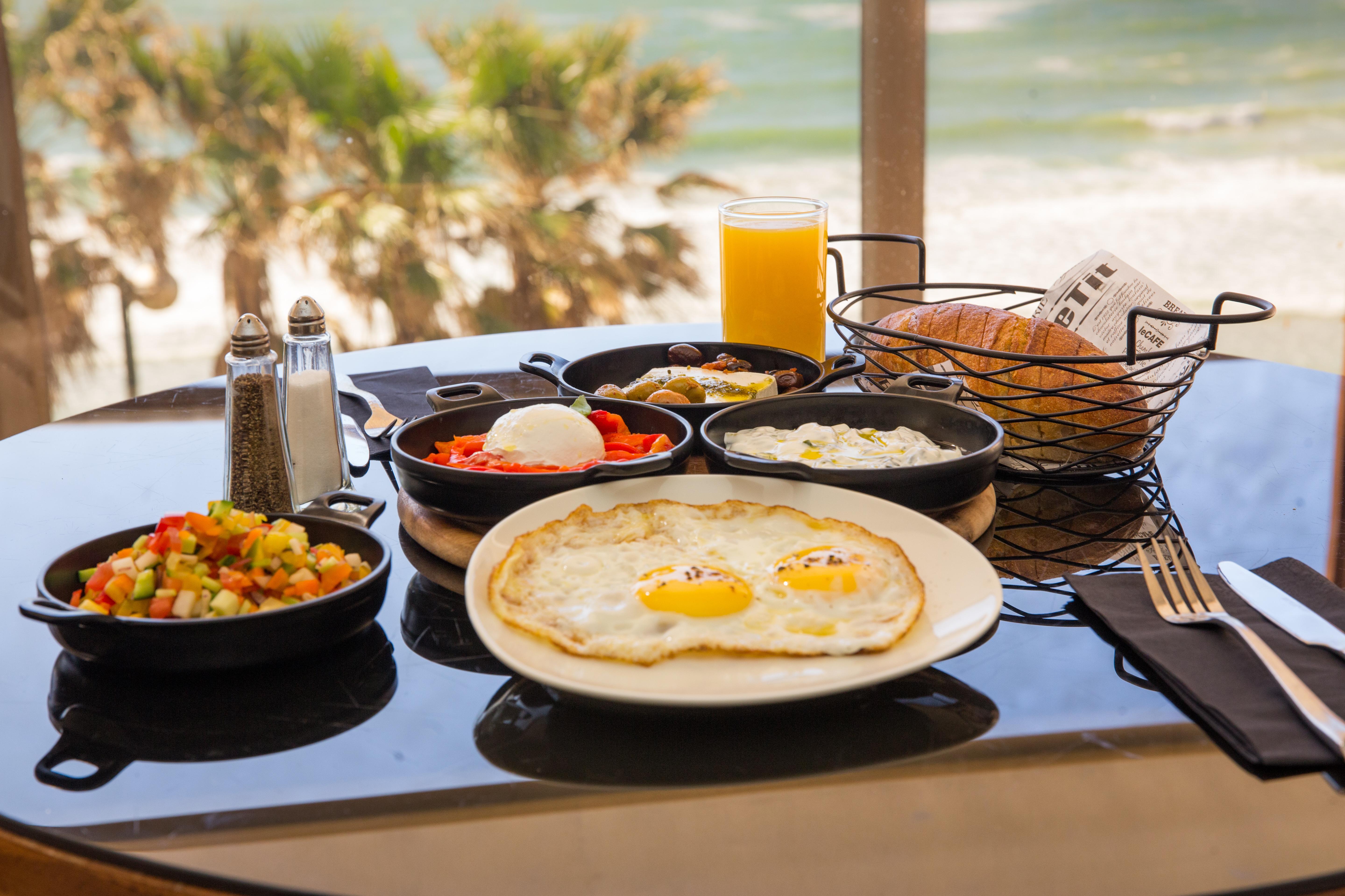 Daniel Herzliya Hotel Exteriér fotografie Israeli breakfast