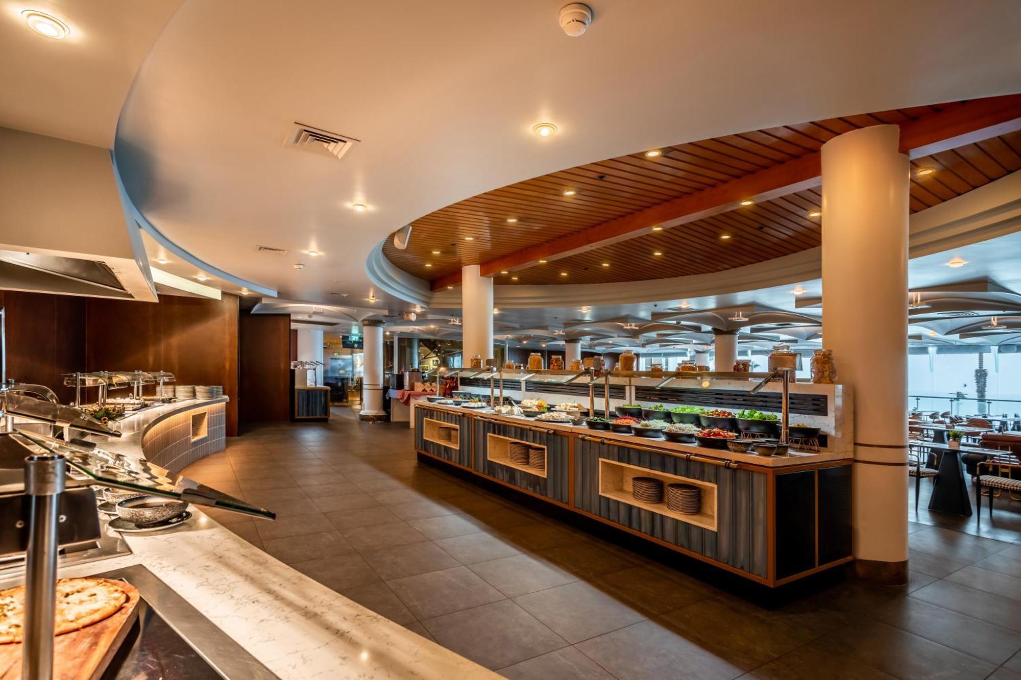 Daniel Herzliya Hotel Exteriér fotografie The buffet at the restaurant