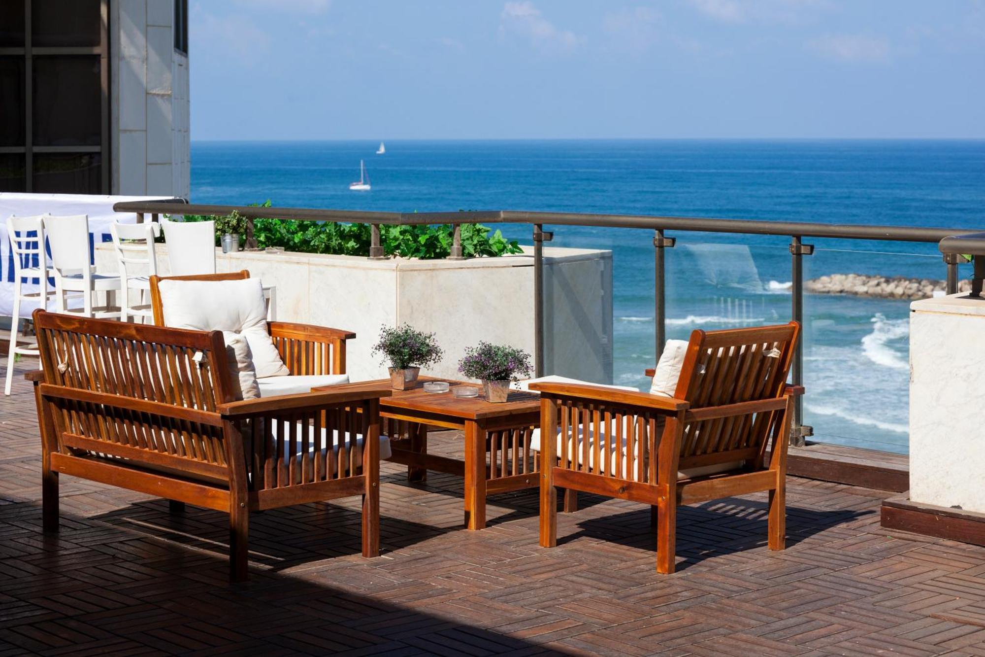 Daniel Herzliya Hotel Exteriér fotografie A balcony