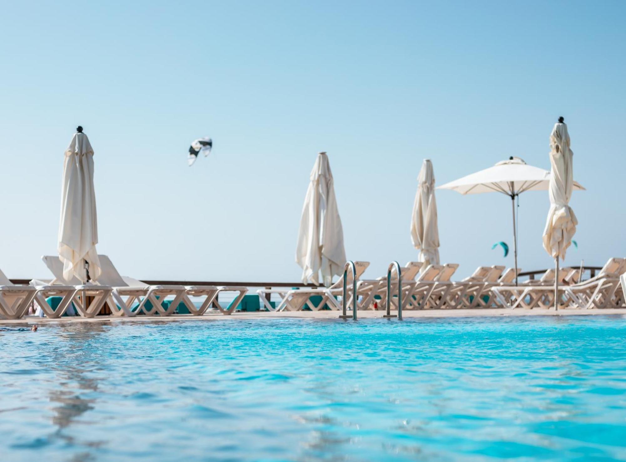 Daniel Herzliya Hotel Exteriér fotografie A swimming pool