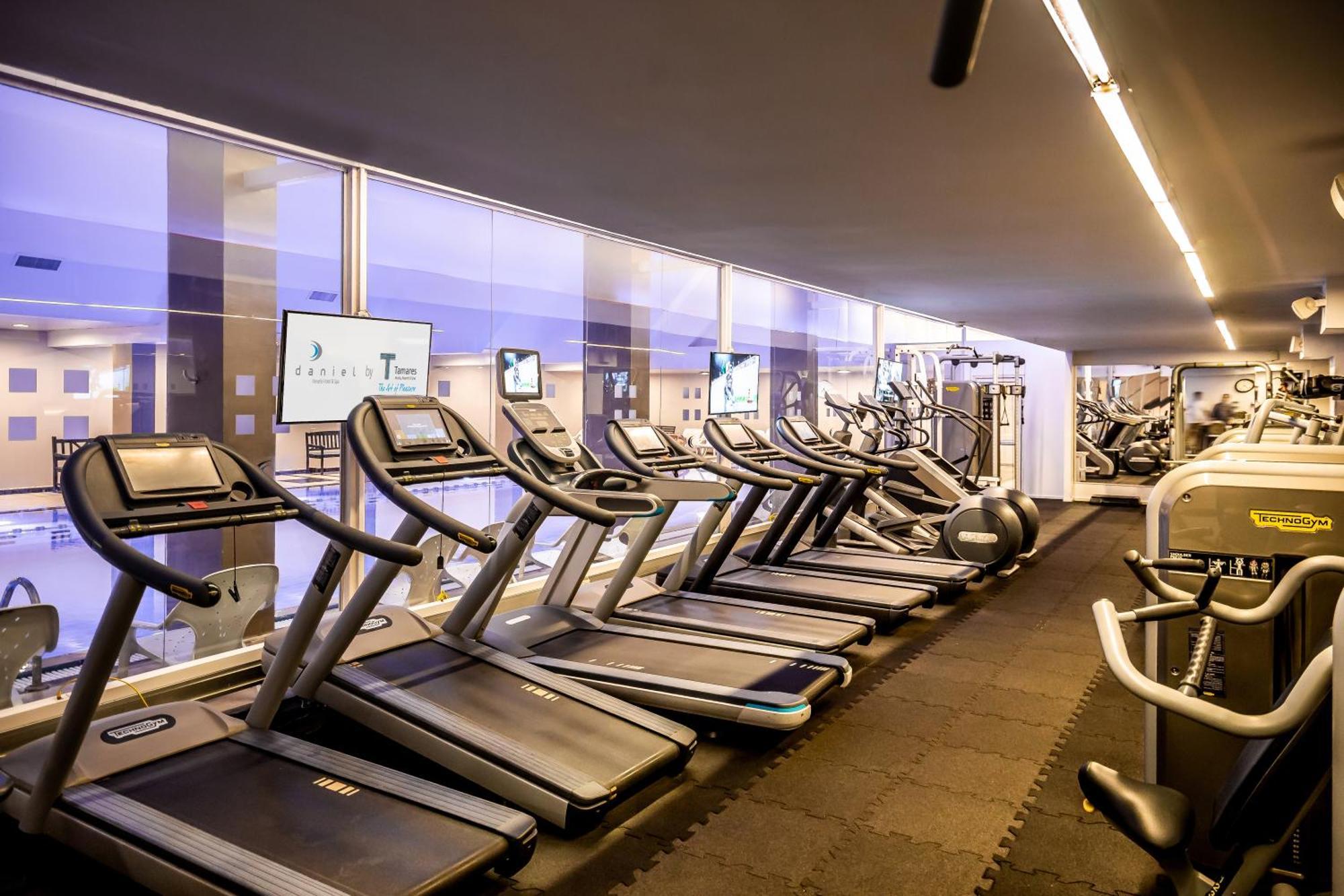 Daniel Herzliya Hotel Exteriér fotografie The gym at the hotel