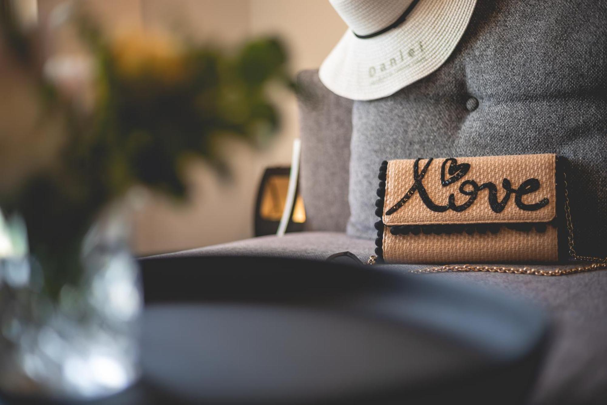 Daniel Herzliya Hotel Exteriér fotografie A Loewe bag