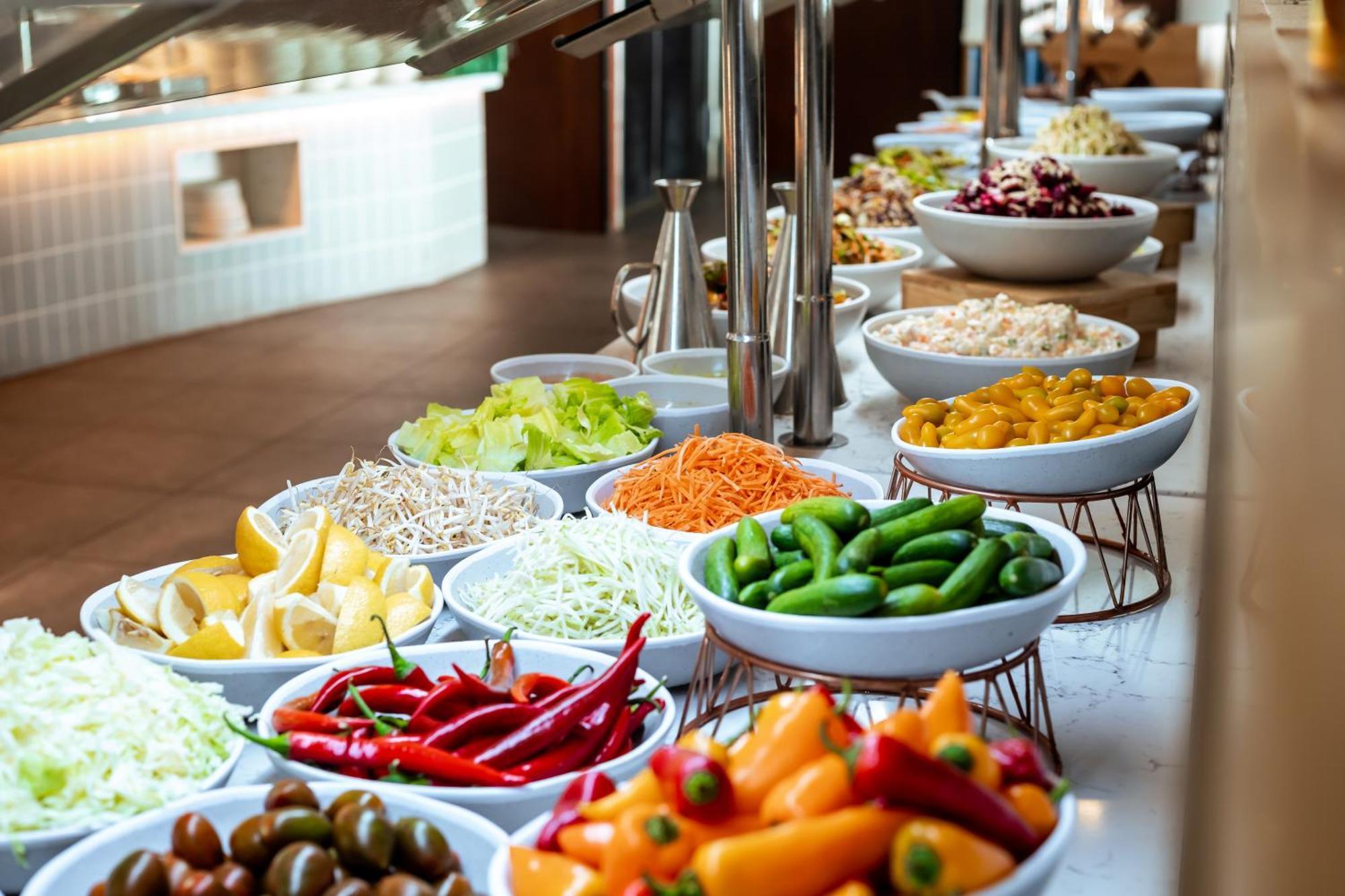 Daniel Herzliya Hotel Exteriér fotografie A salad bar